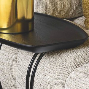 Puff på 100 × 100 cm ved siden av en Qubik-sofa