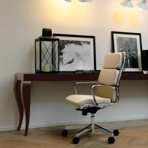 Vippemekanikk M5 med håndhjul under setet på The Season