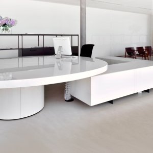 Fast svart skinnunderlag på grunnmodellen av Asymmetrical