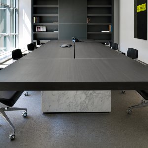 Sylindersokkelen til ovalt Asymmetrical Meeting sett fra siden