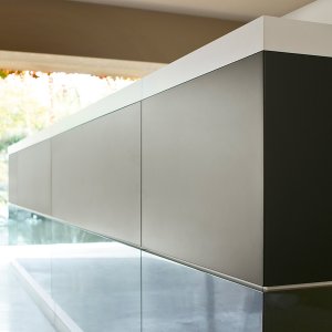 Vogue fra Frezza, design Perin & Topan, rett komposisjon for en kontorresepsjon