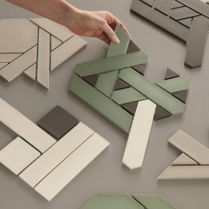 Resepsjonsvegg kledd med Weaving fra Mutina