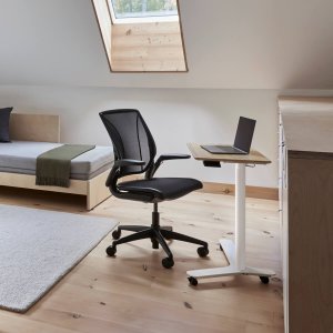 Ergonomisk kontorstol World LM fra Humanscale med sete i Brisa-læralternativ