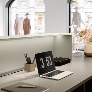 Sokkel i anodisert aluminium på Z1-disken