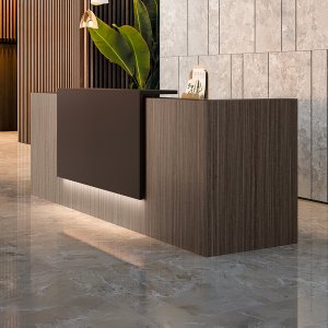 Z2 fra Quadrifoglio resepsjonsdisk i lys trefinish i en kontorlobby