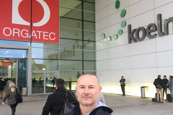 ORGATEC 2026: Samtalen begynner der du setter stolen