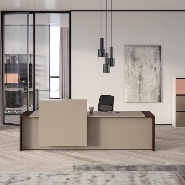 Ergonomisk Estel-arbeidsplass med naturlig lys