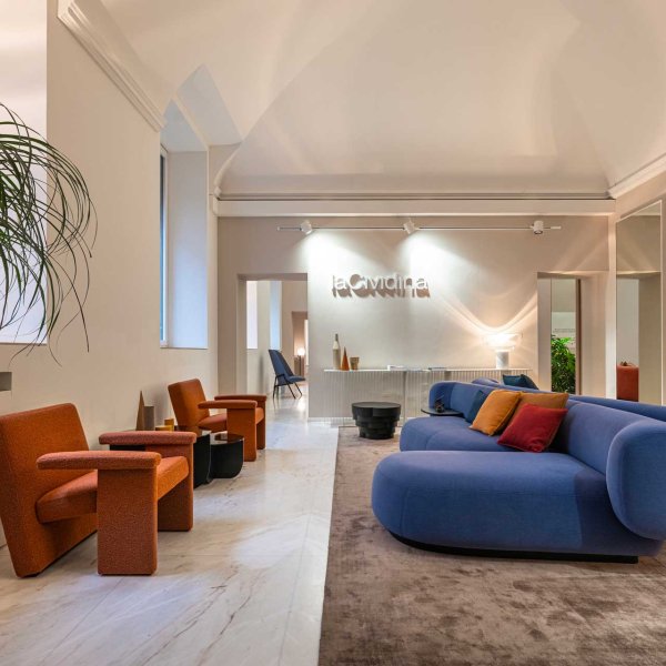 Bærekraftig designsofa fra LaCividina i en lounge