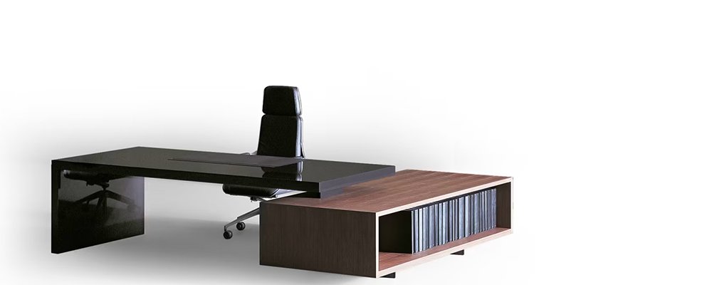 Skrivebord med sidebord og skap