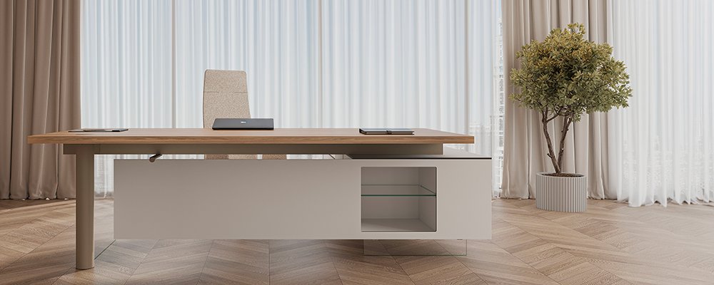 Skrivebord med sidebord og skap